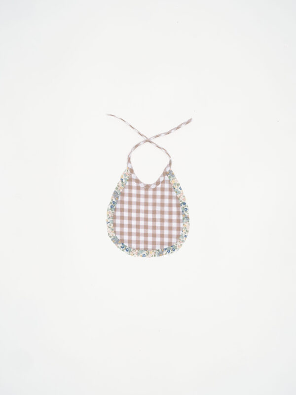 Babero vichy beige volante Mauri