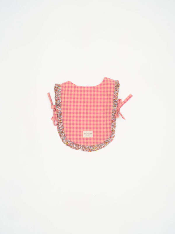 Babero vichy strawberry y volante Laida